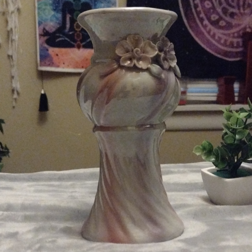 Vase - Picture 3 of 4